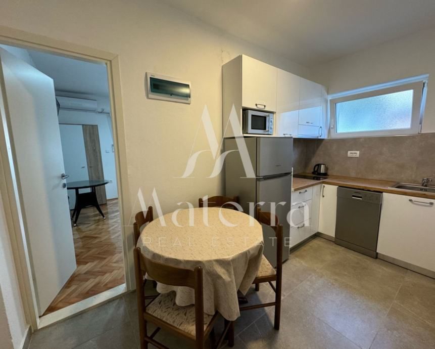 novouređena kuća sa 6 apartmana, plaža 350m (prodaja) - slika 12
