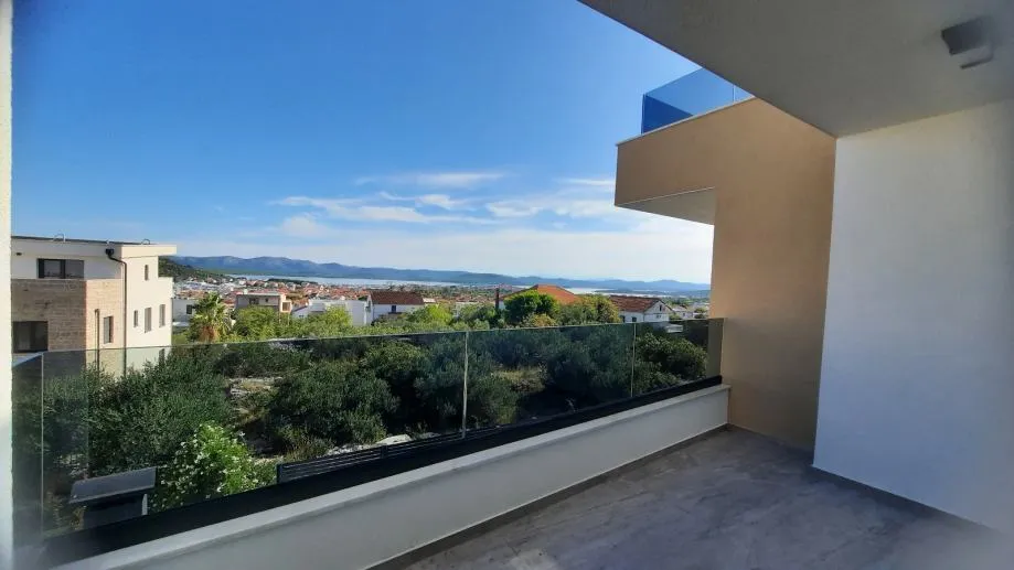 !!stan s pogledom na more: murter, 63.00 m2, novogradnja (prodaja) - slika 2
