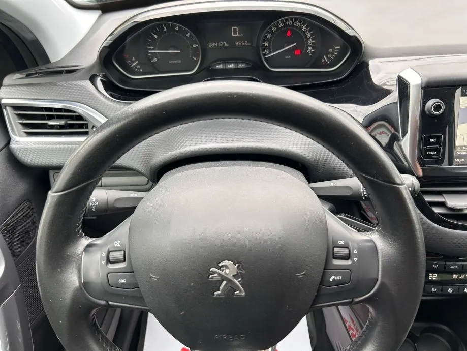 peugeot 2008 1,2 benzin 2018.,allure, reg:17.01.2027.,servisna, navi - slika 15
