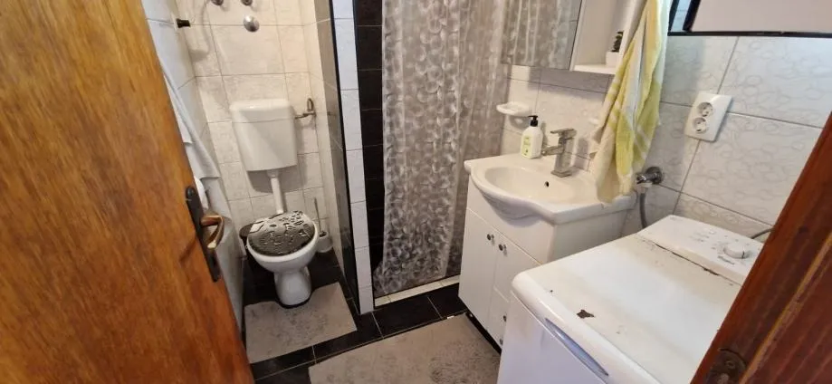 vir, kuća s 2 apartmana(148m2), 150 metara do plaže (prodaja) - slika 5