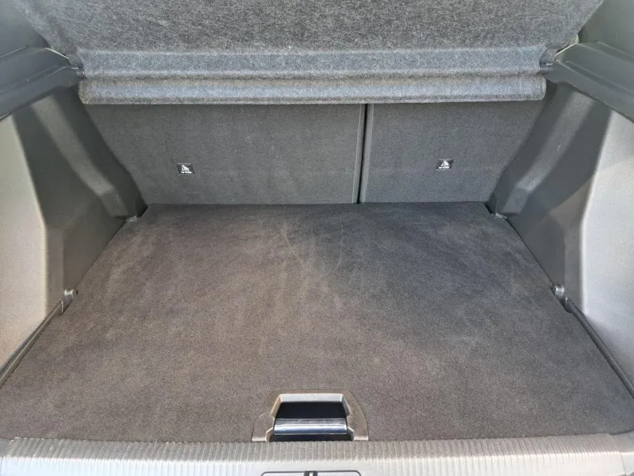 peugeot 2008 allure 1,2 puretech 100 ks - slika 14