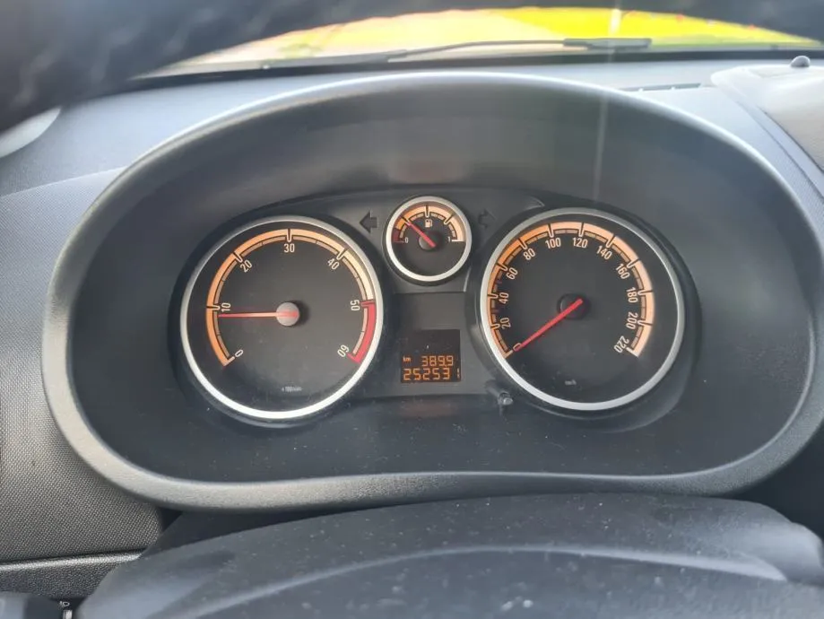 opel corsa 1,7 cdti,2011 god, 250000 km ,kartice - slika 11