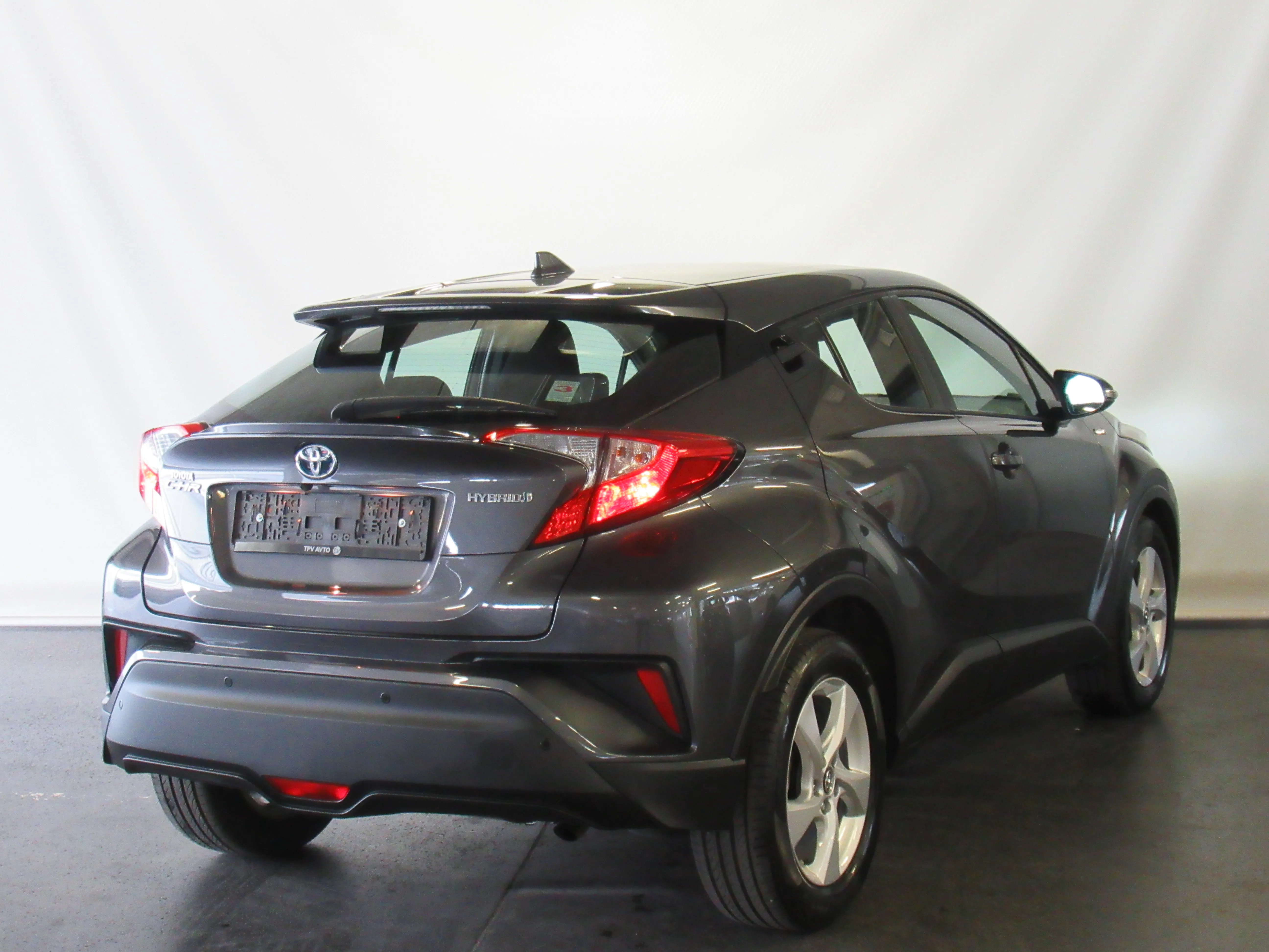 toyota c-hr c-enter 1.8 vvt-i hibrid cvt - slika 2