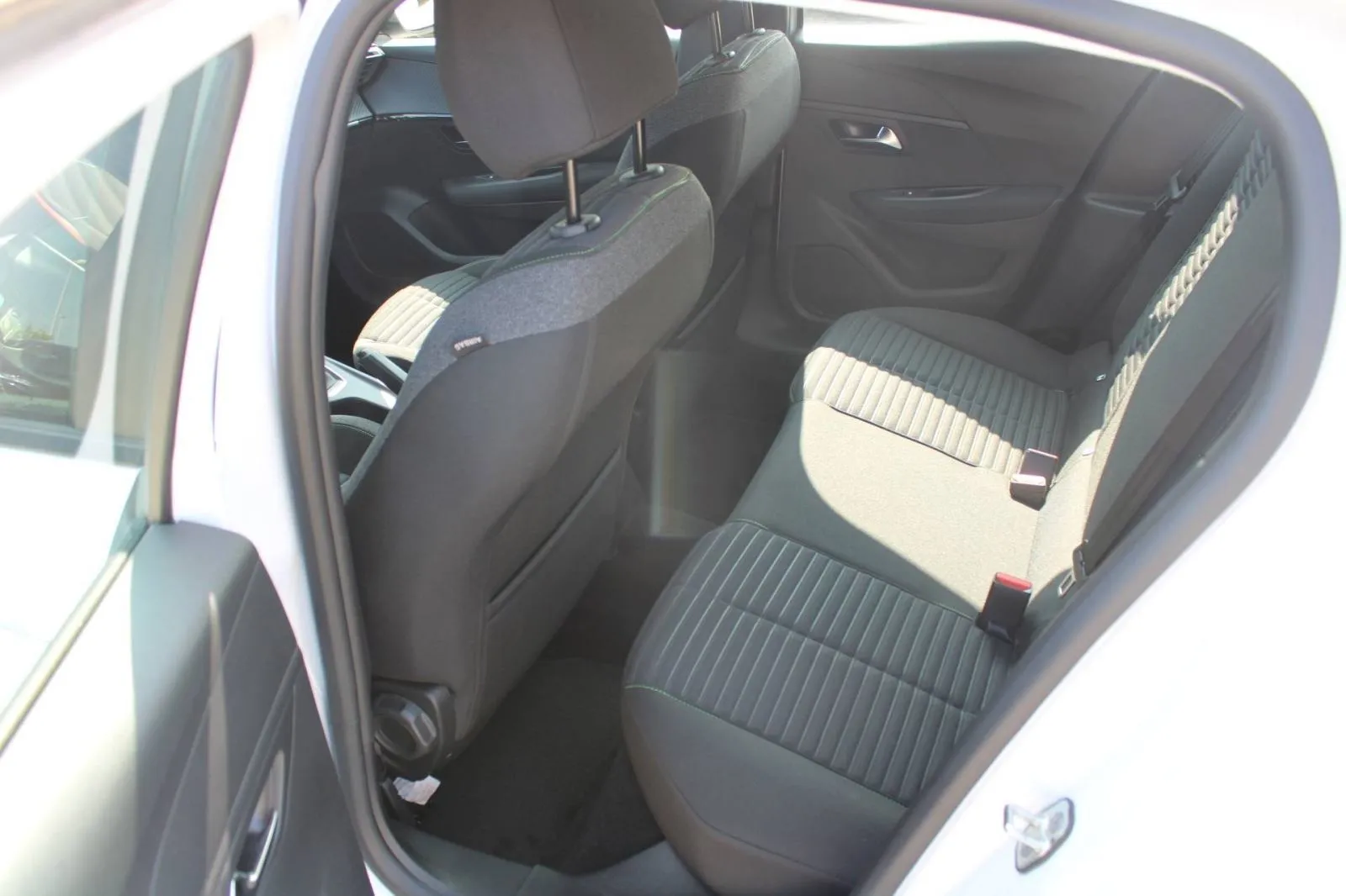 peugeot 208 1.2 puretech - slika 16