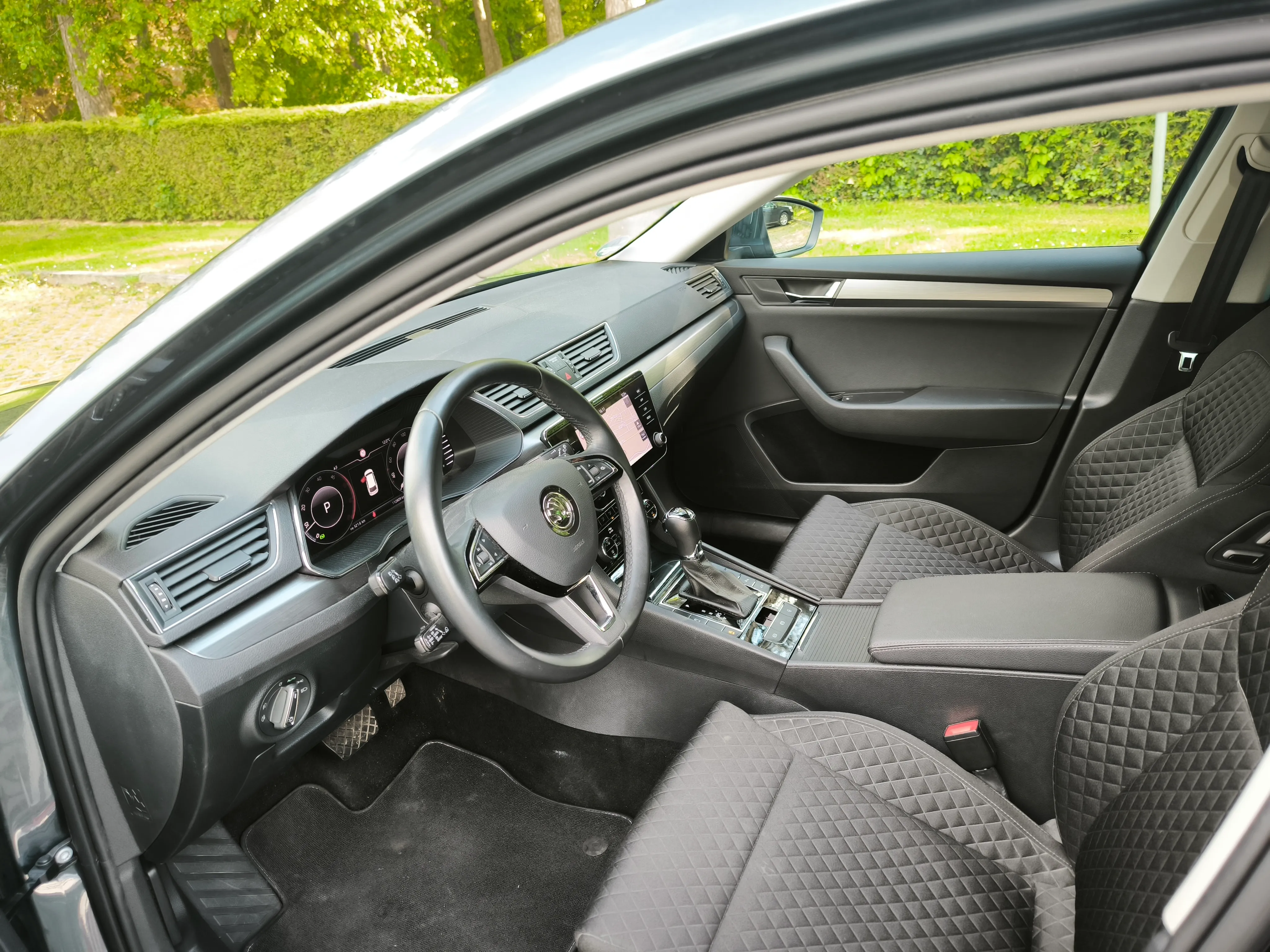 škoda superb combi 2,0 tdi, dsg, virtual, 140kw, ekstra stanje - slika 21