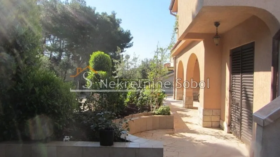 mali lošinj - kuća, 310 m2 prodaja - slika 2