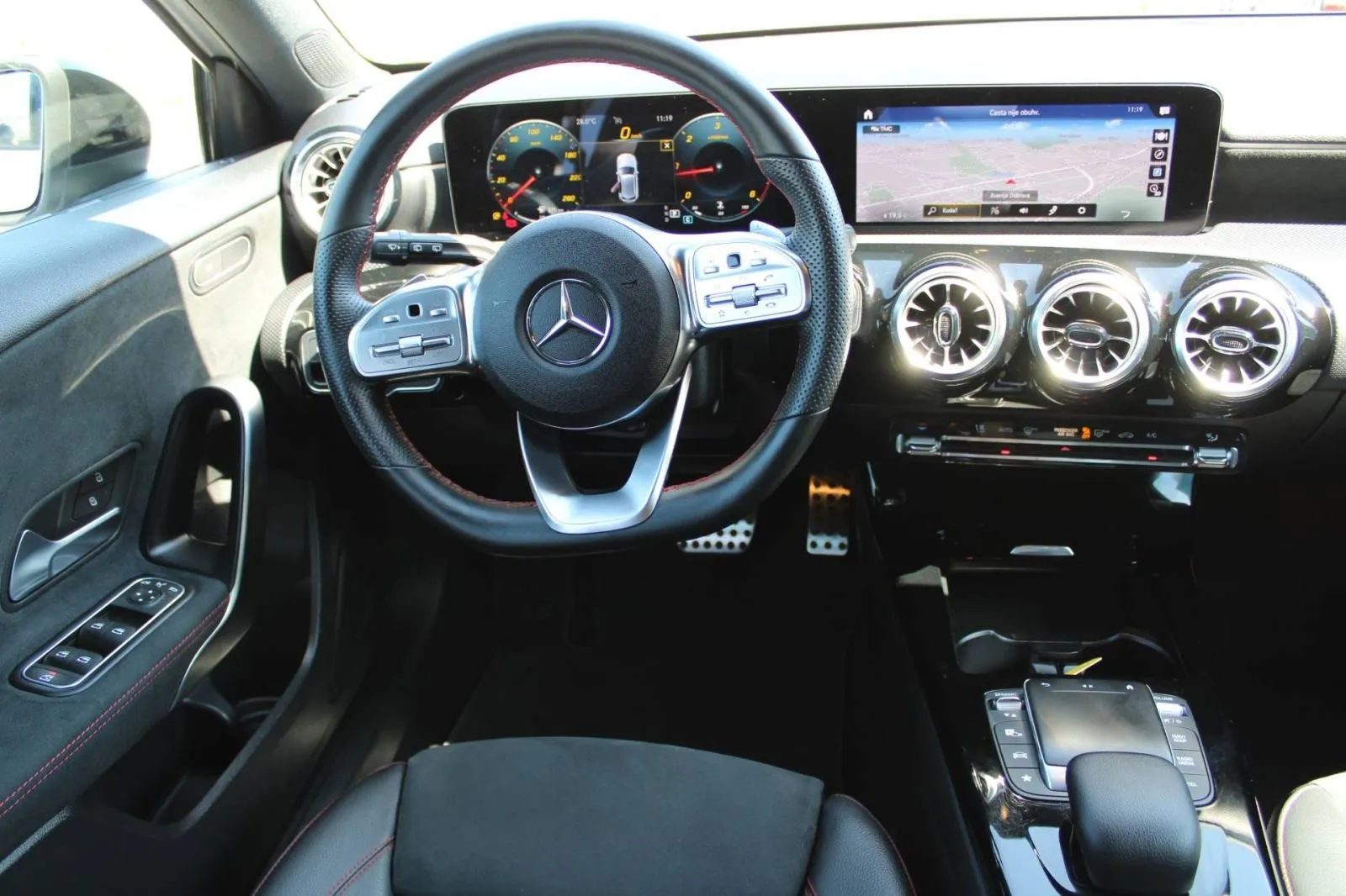 mercedes-benz klasa a 180d automatik amg *led, navigacija, kamera* - slika 12