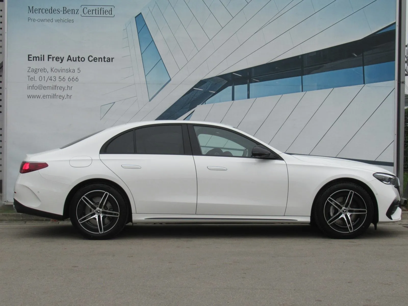 mercedes-benz e-klasa 300 de amg line/night/360°/digital/burmester/dc - slika 5