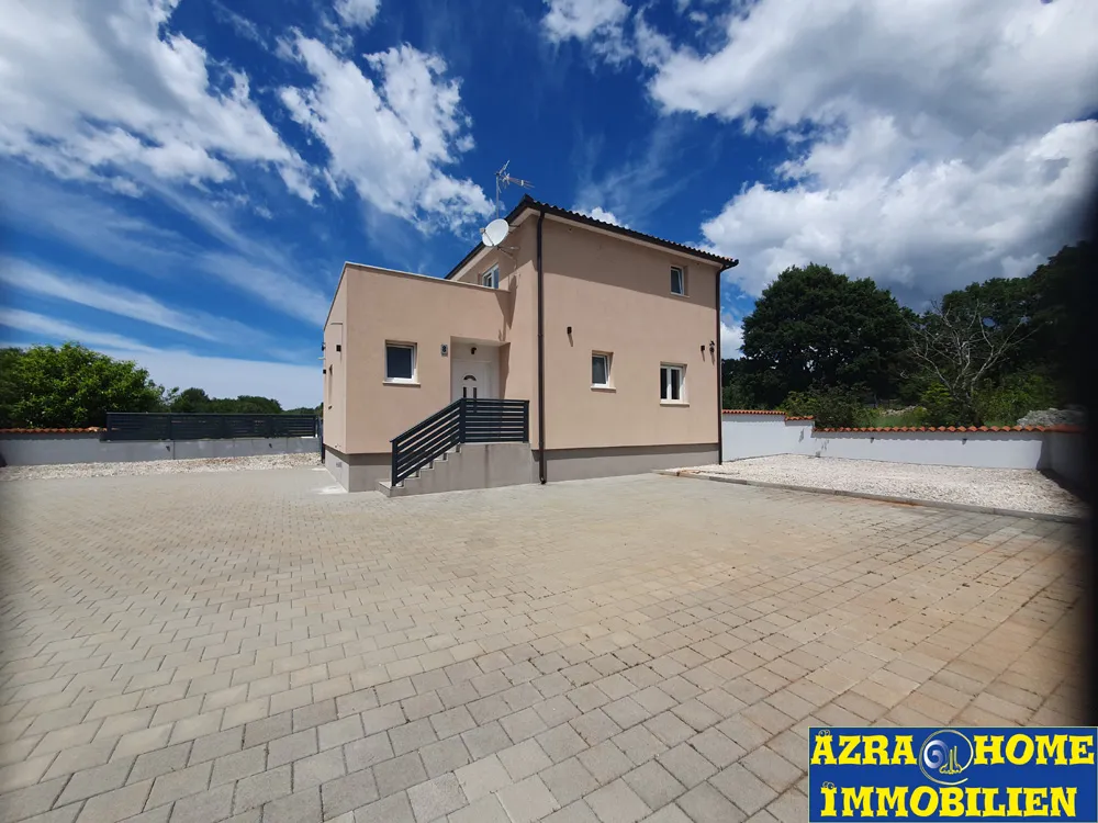 prodaja kuće sa bazenom, vodnjan, 180 m2 s terasama, bazen 30m2 - slika 3