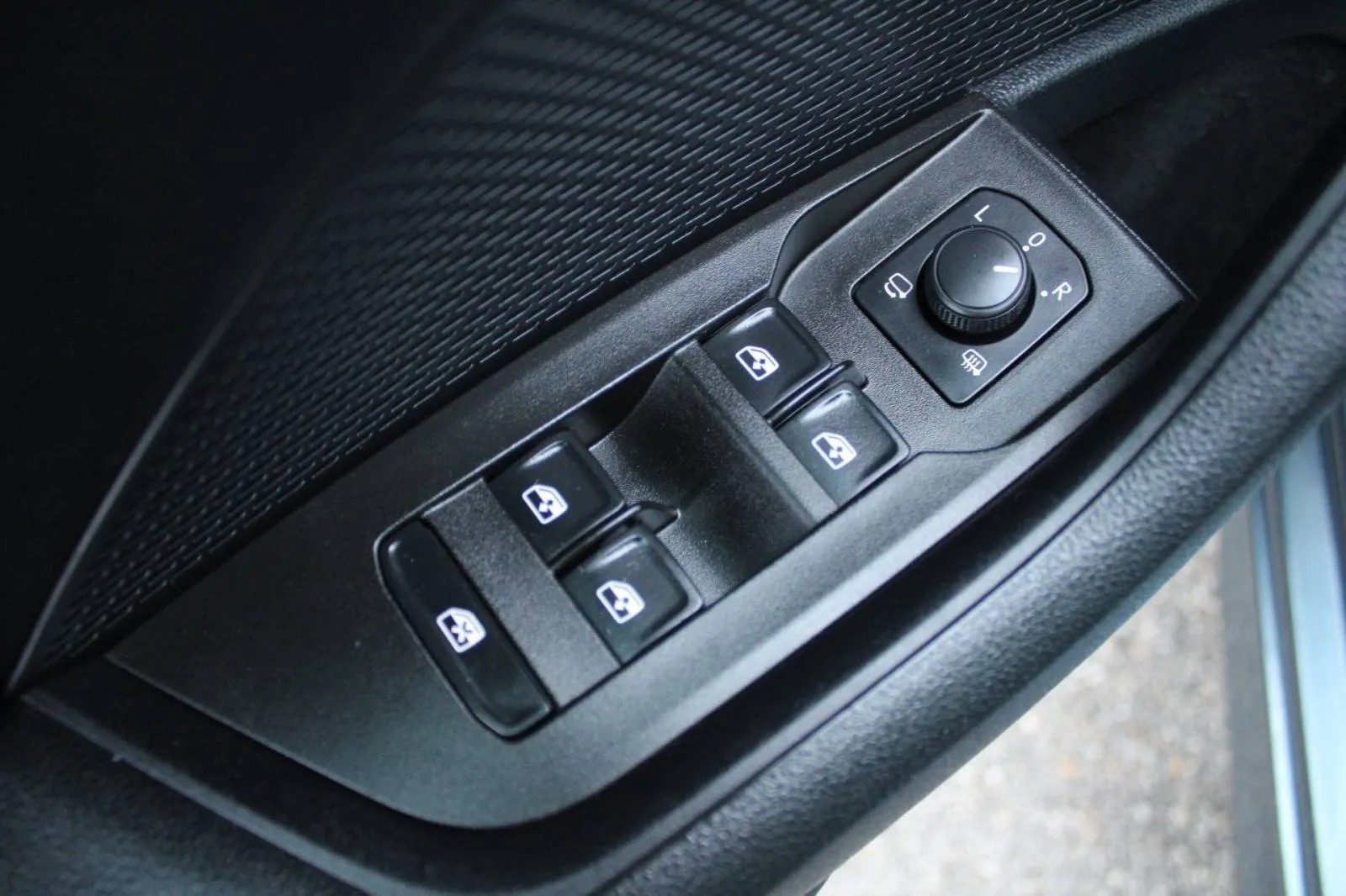 škoda octavia combi 2.0 tdi dsg executive *led, navigacija* - slika 13