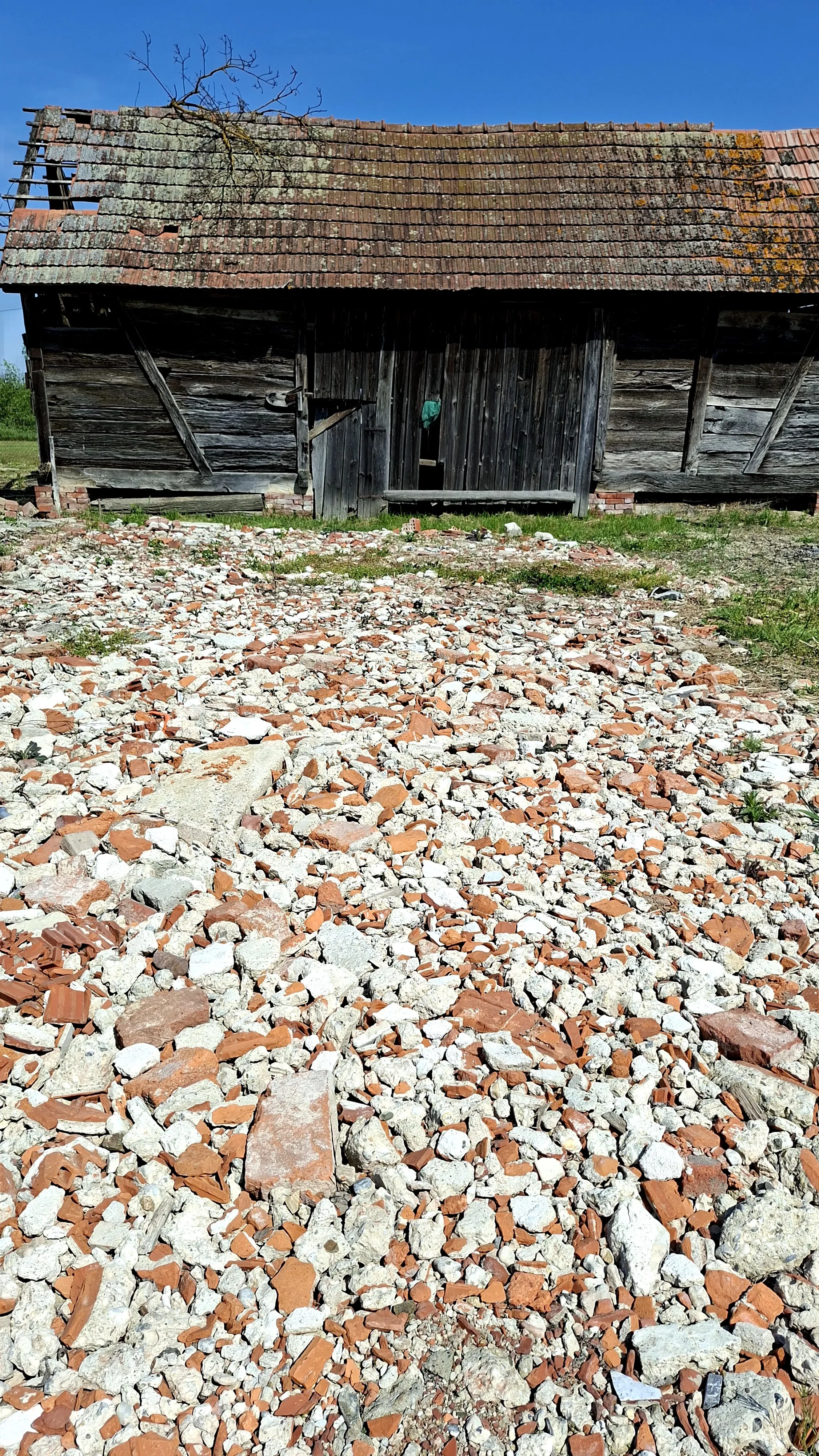 gradevinsko zemljiste 755m2 sa starom kucom - slika 21