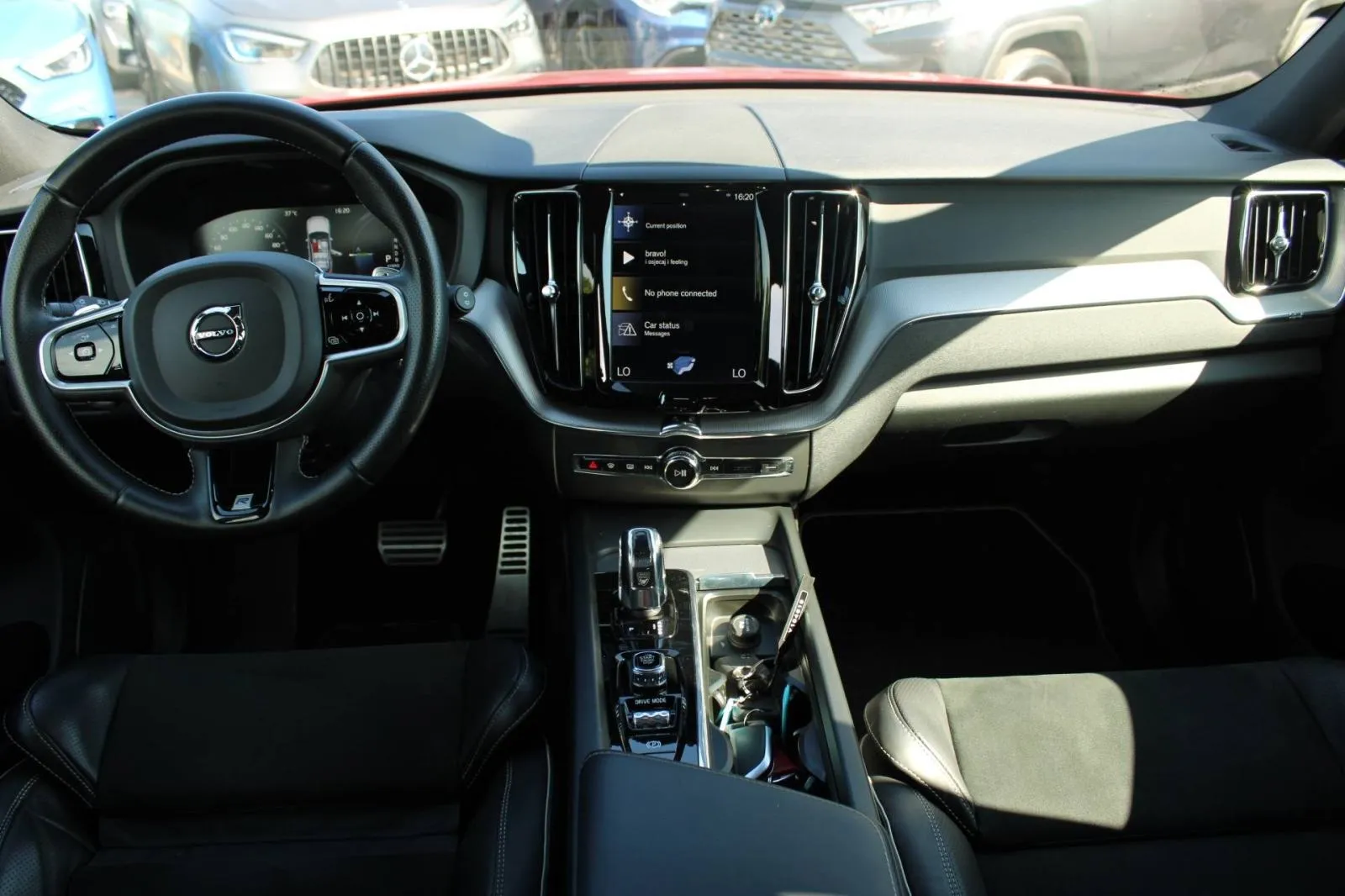 volvo xc60 t8 recharge awd r-design *panorama, led, navigacija* - slika 13