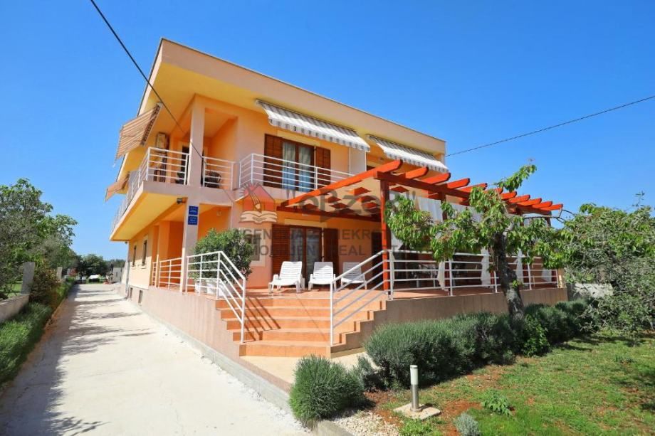 sukošan-apartmanska kuća sa 7 apartmana - slika 19