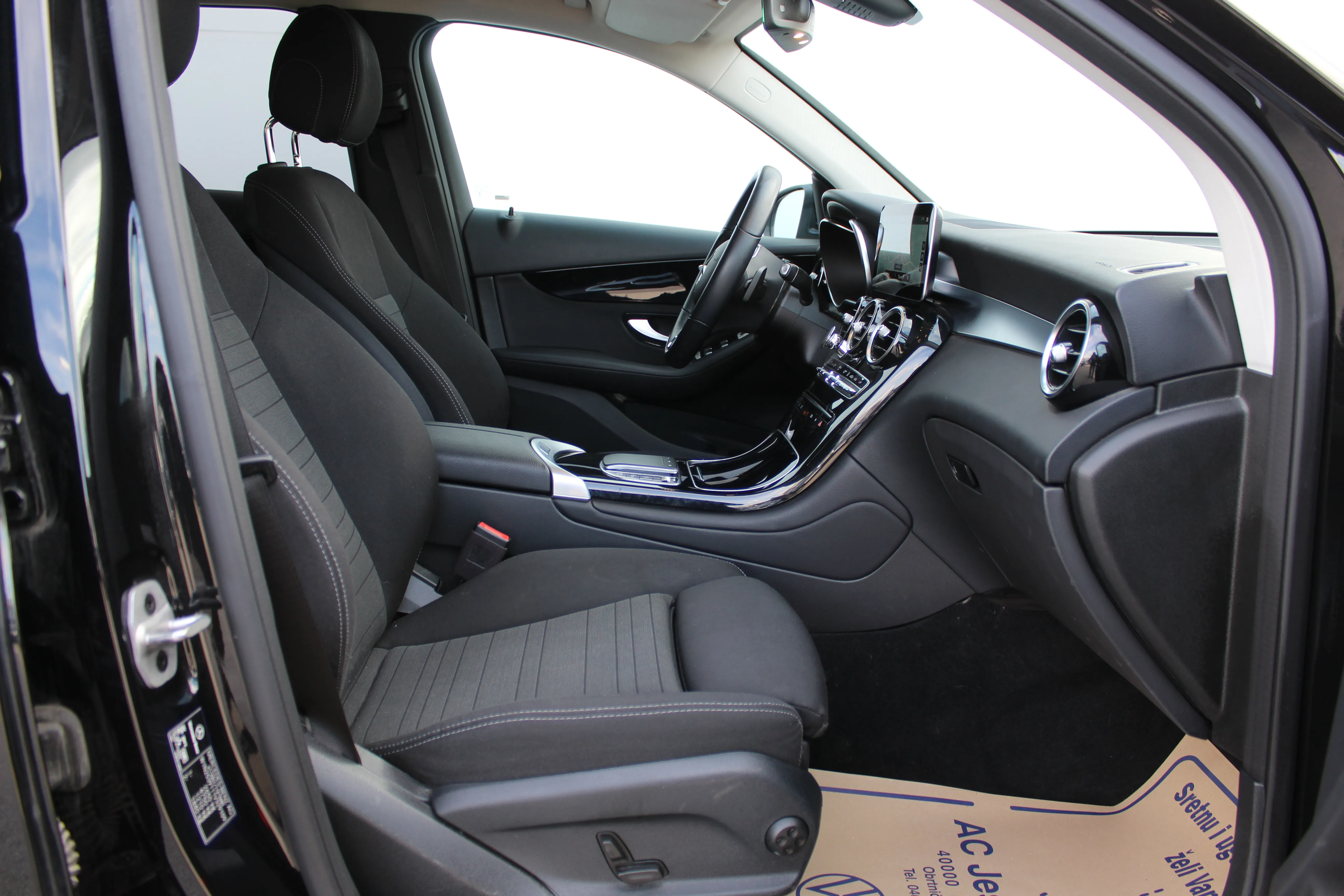 13120 mercedes-benz glc 300 de 4matic aut. *ponuda dana* - slika 9