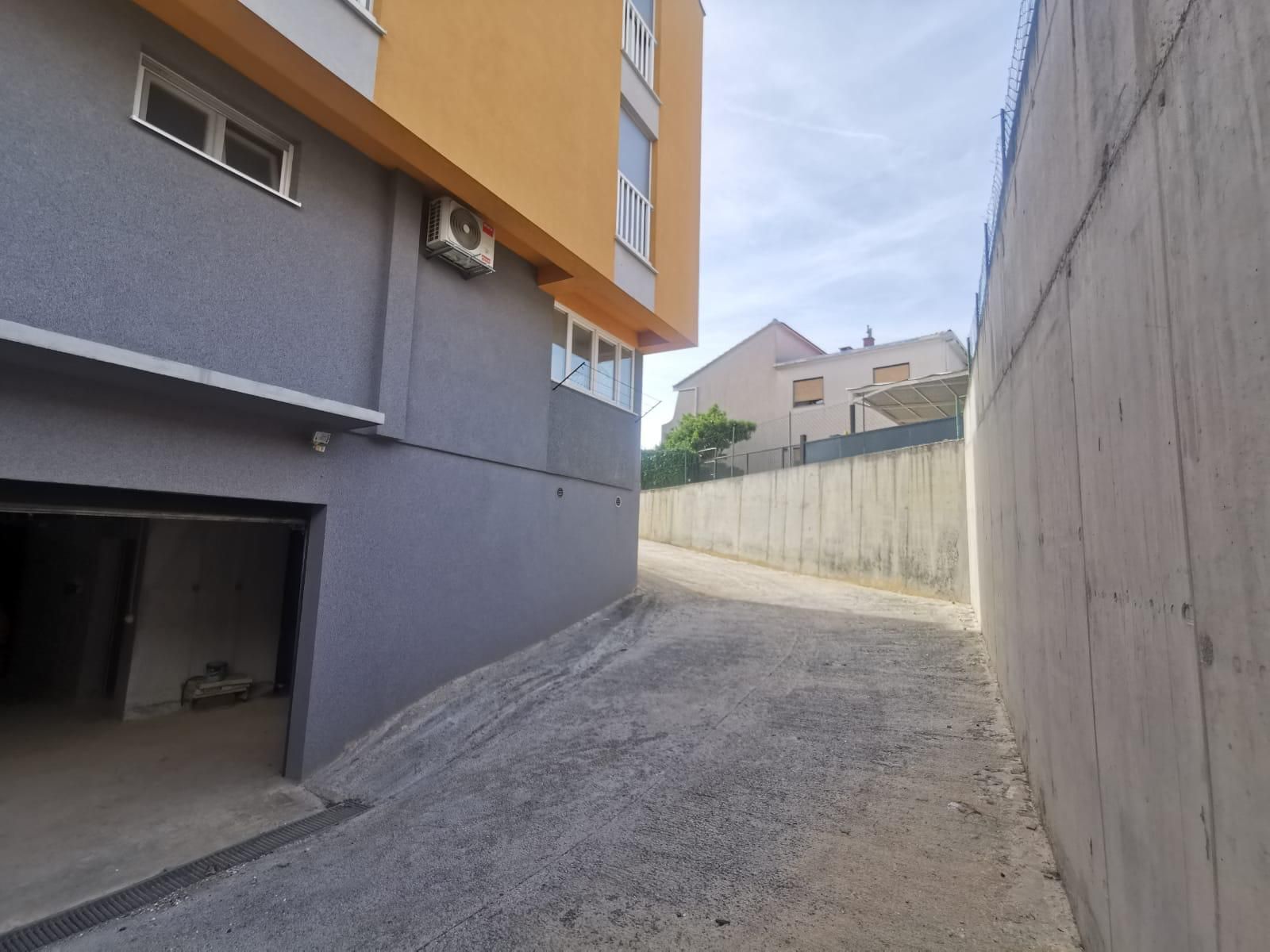 garaza kastel luksic 250 m2 - slika 9