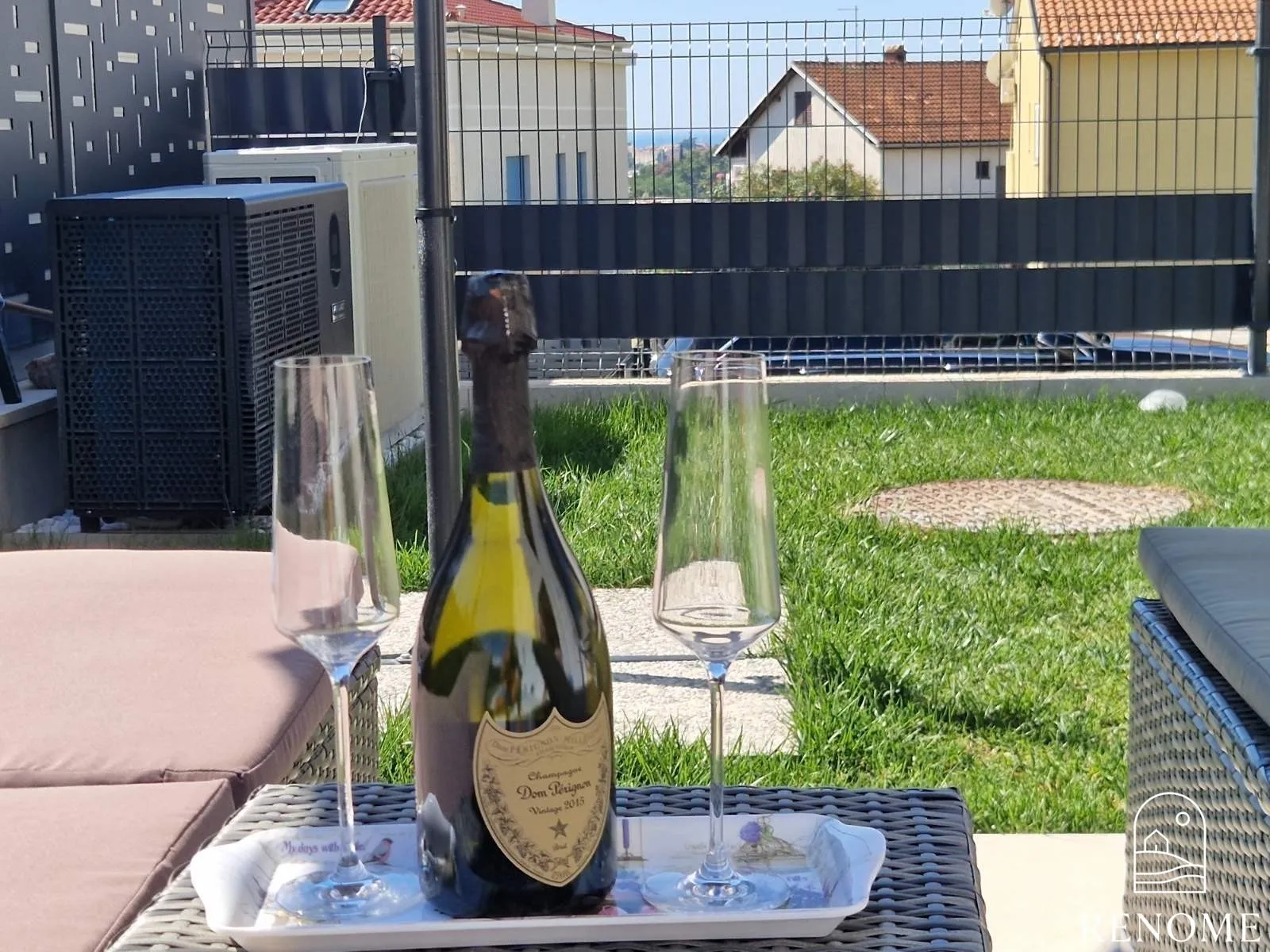 luksuzni stan sa grijanim bazenom na dobroj lokaciji - slika 14
