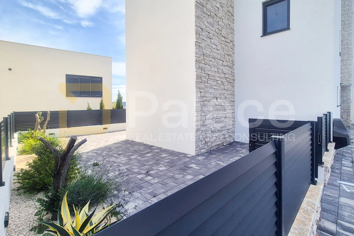 apartman s vrtom, parkingom i pogledom, nova zgrada, murter 78 m2 - slika 4
