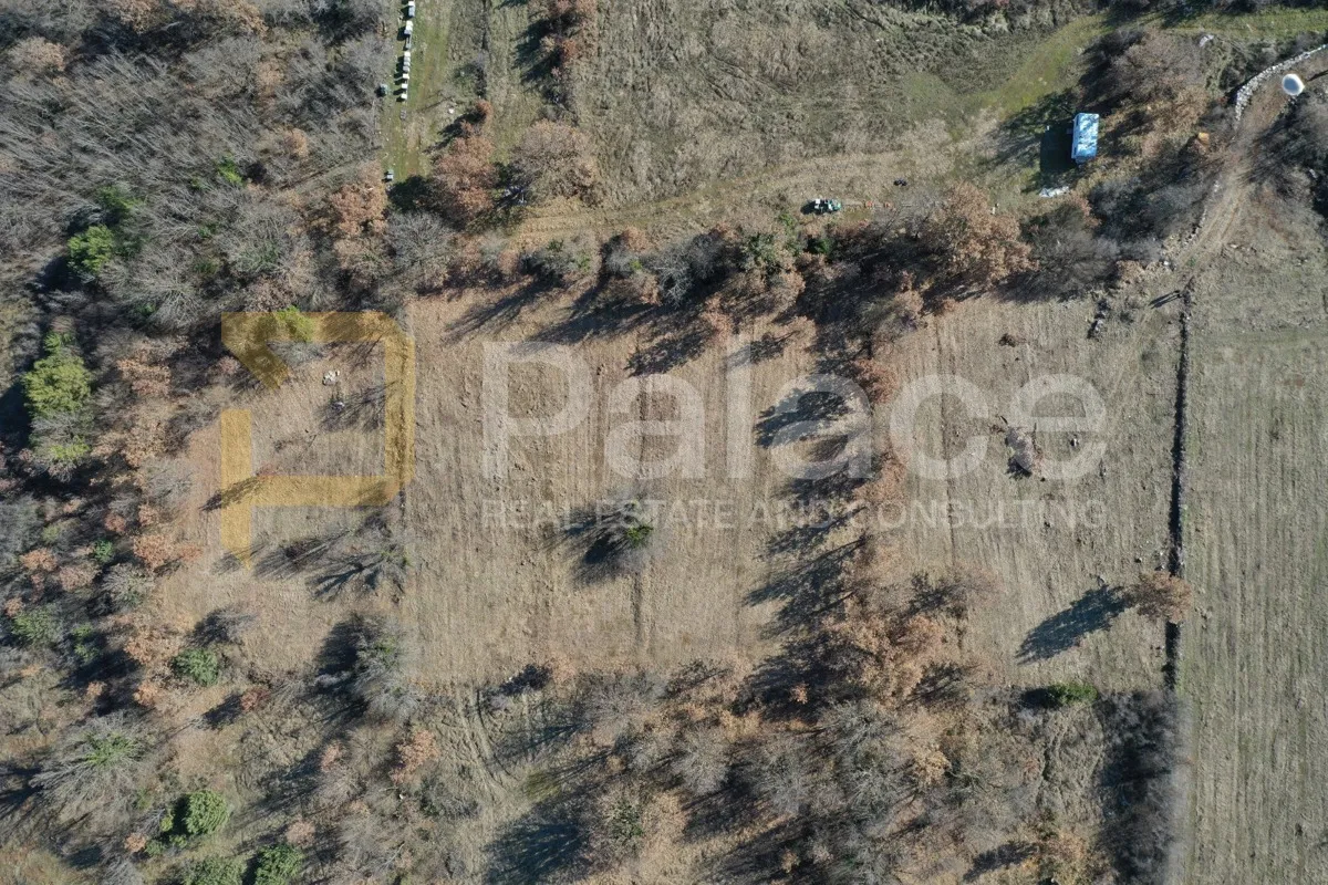 Građevinsko zemljište 6210m2, investicija - Radošić, Lećevica