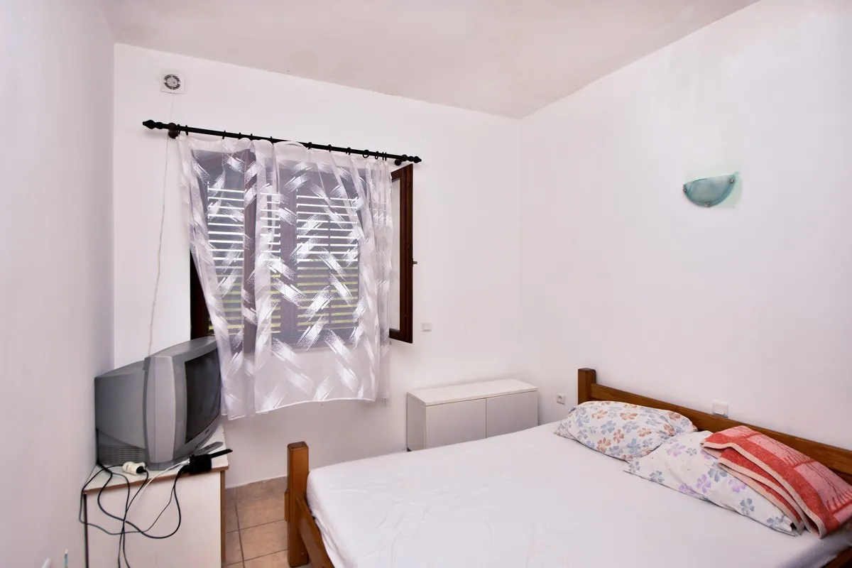 veliko imanje s kućom prizemnicom, nedaleko mora, murter-jezera 360 m2 - slika 4