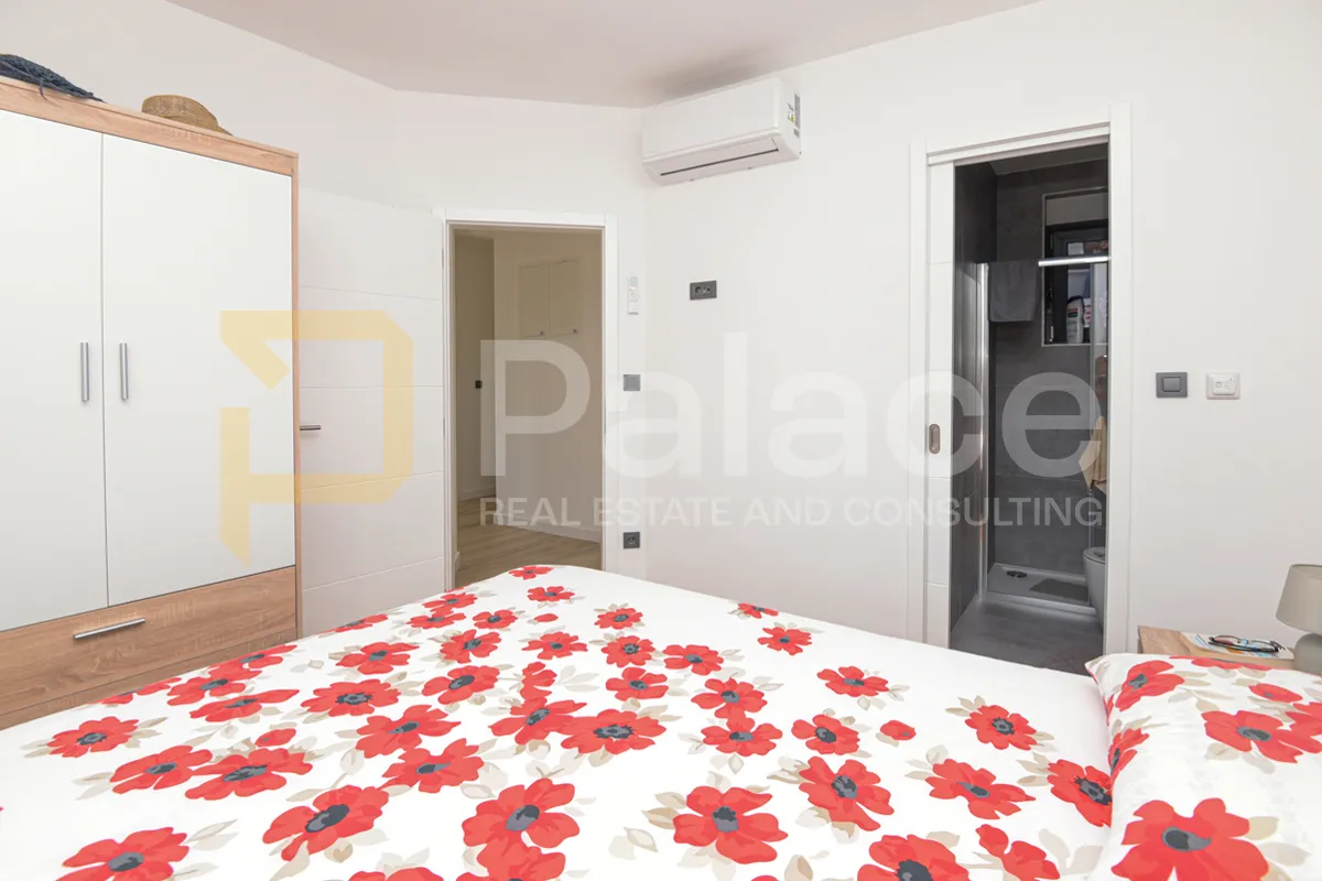 prekrasan dvosoban stan s pogledom na more i vrtom 73 m2, brodarica - slika 17