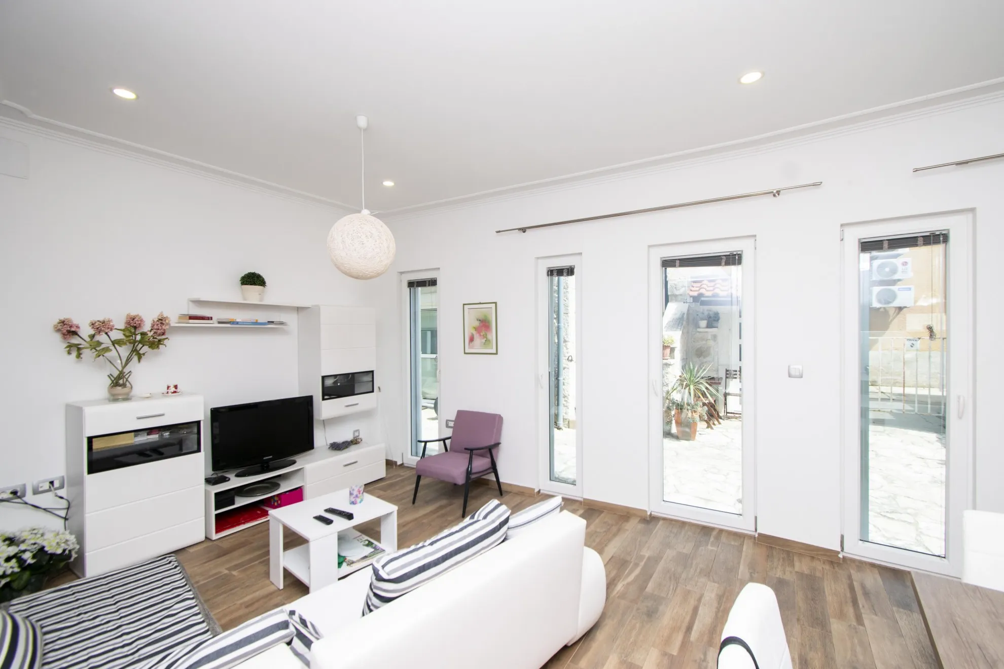 namješteni stan u prizemlju za poslovne ljude, centar šibenika, 50 m2 - slika 6