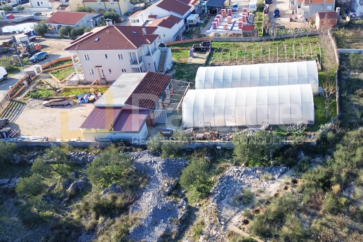 prilika građevinsko zemljište pravilnog oblika uz cestu,1256 m2 vodice - slika 3
