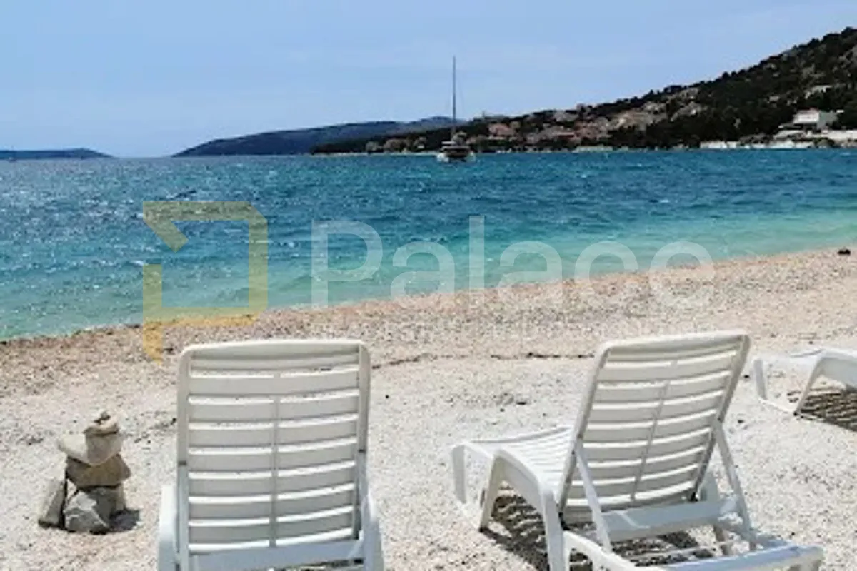 namješten stan s pogledom na more, seget donji, 79.50m², 2. kat - slika 19