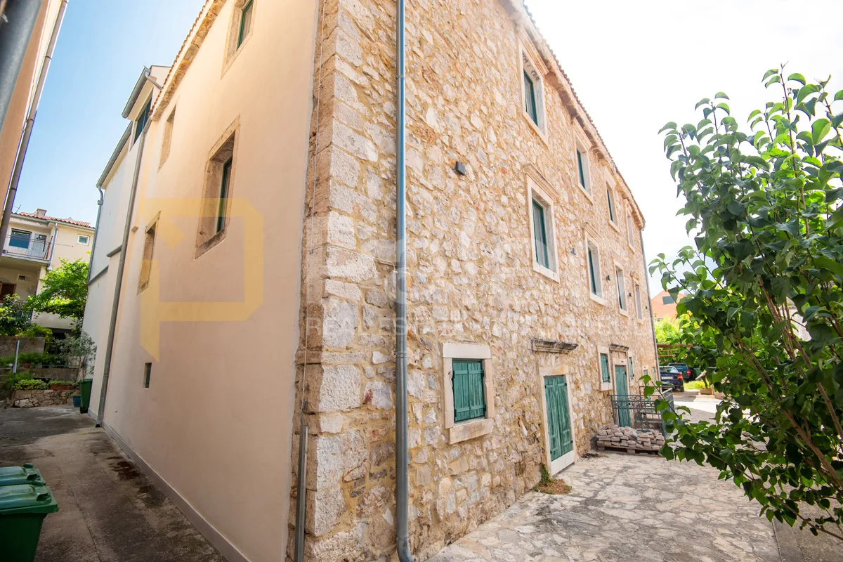 novouređeni i opremljeni hotel u skradinu 812 m2 - slika 5