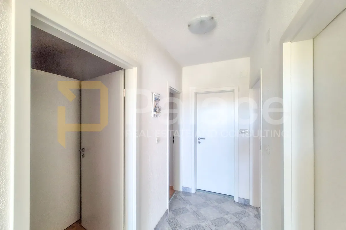 prekrasna samostojeća kuća s pogledom na more, gornji karin 290 m2 - slika 15