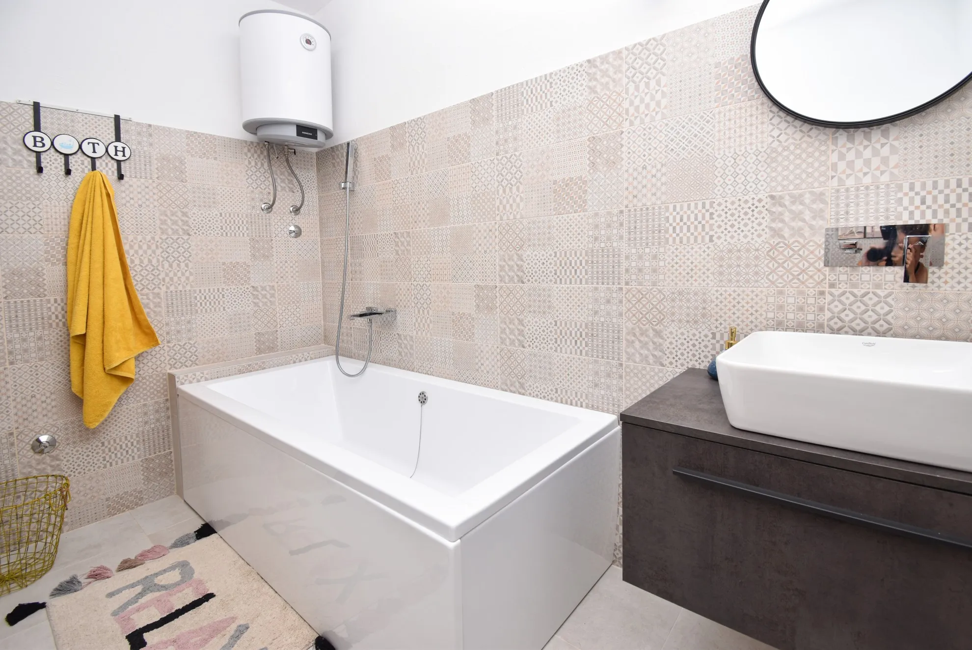 renovirana kuća u na odličnoj lokaciji s velikim dvorištem - slika 9