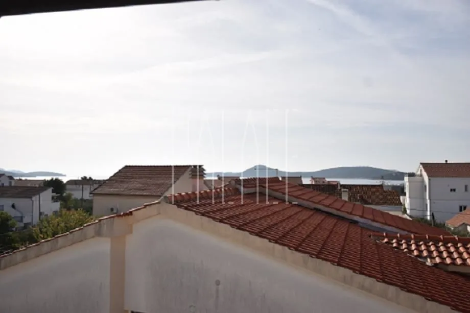 stan na katu kuće s pogledom na more, vodice, 89.00 m2 - slika 13