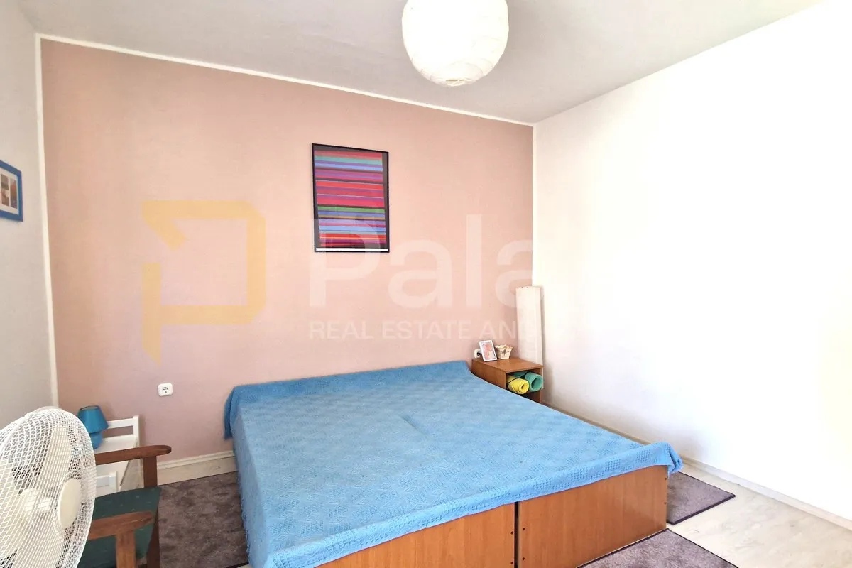 uređena prizemnica s velikim dvorištem, čista mala-vodice 120 m2 - slika 17