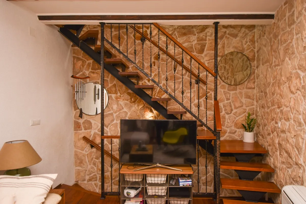 renovirana i namještena kamena kuća u srcu šibenika, 150 m2 - slika 2