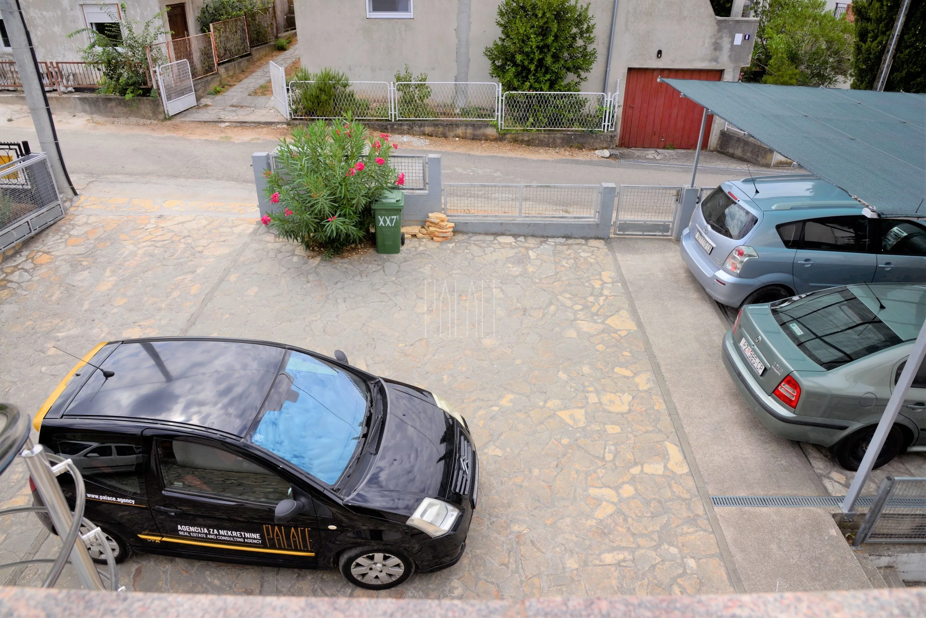 kuća s 3 stana i velikim dvorištem, gornji karin, 230.00 m2 - slika 5