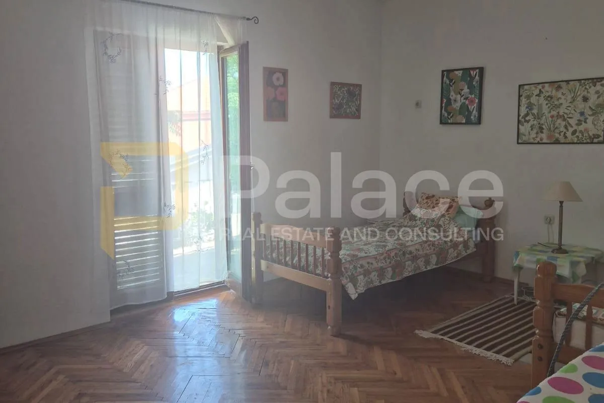 kuća 221 m² na dvije etaže + vrt 154 m² + stan 14 m² - slika 10