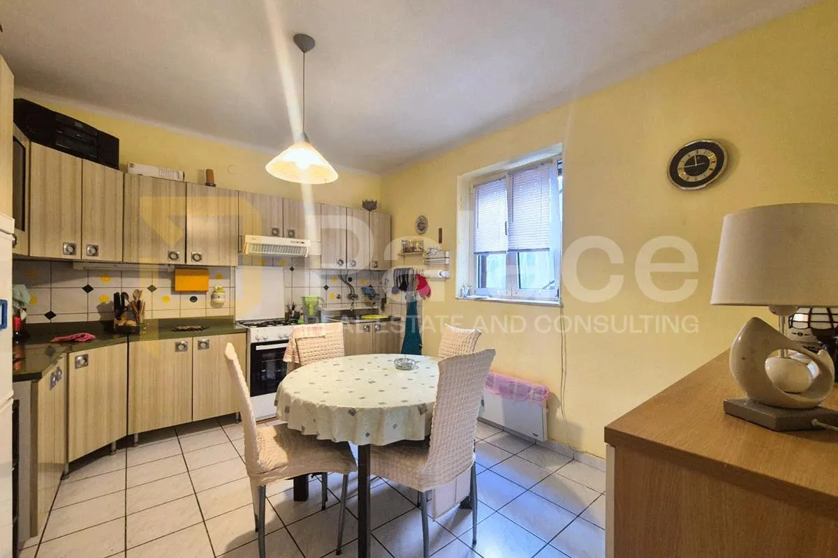dvosobni stan u prizemlju, baldekin, 65 m2 - slika 7