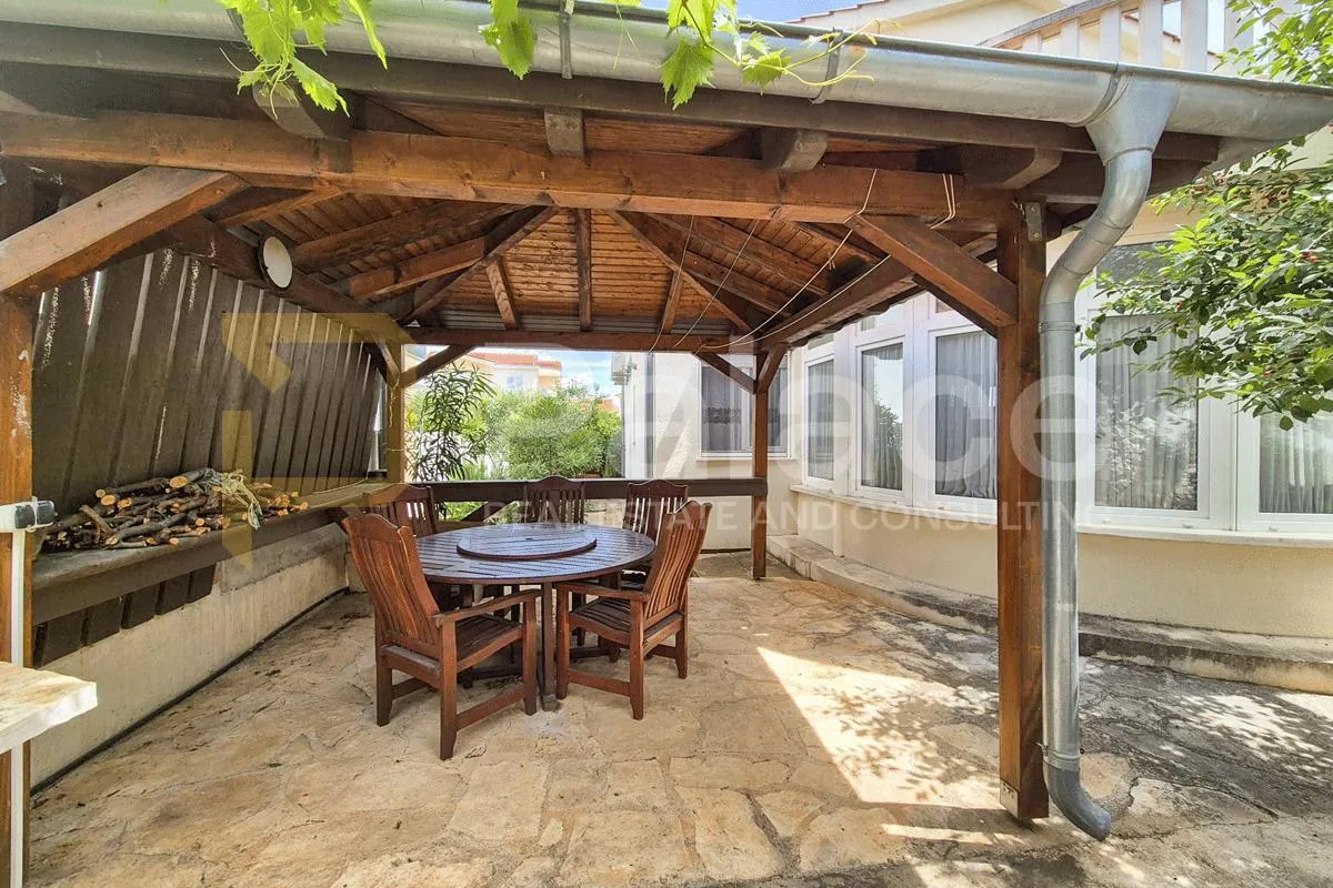 obiteljska kuća s apartmanima i mediteranskim vrtom – vodice - slika 22