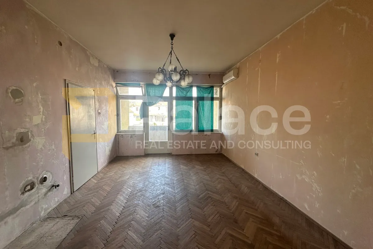 prostran stan za renovaciju u srcu pule - slika 2