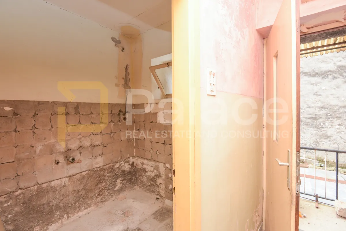 kamena kuća za renovaciju s poslovnim prostorom i parkingom, 120 m2 - slika 7