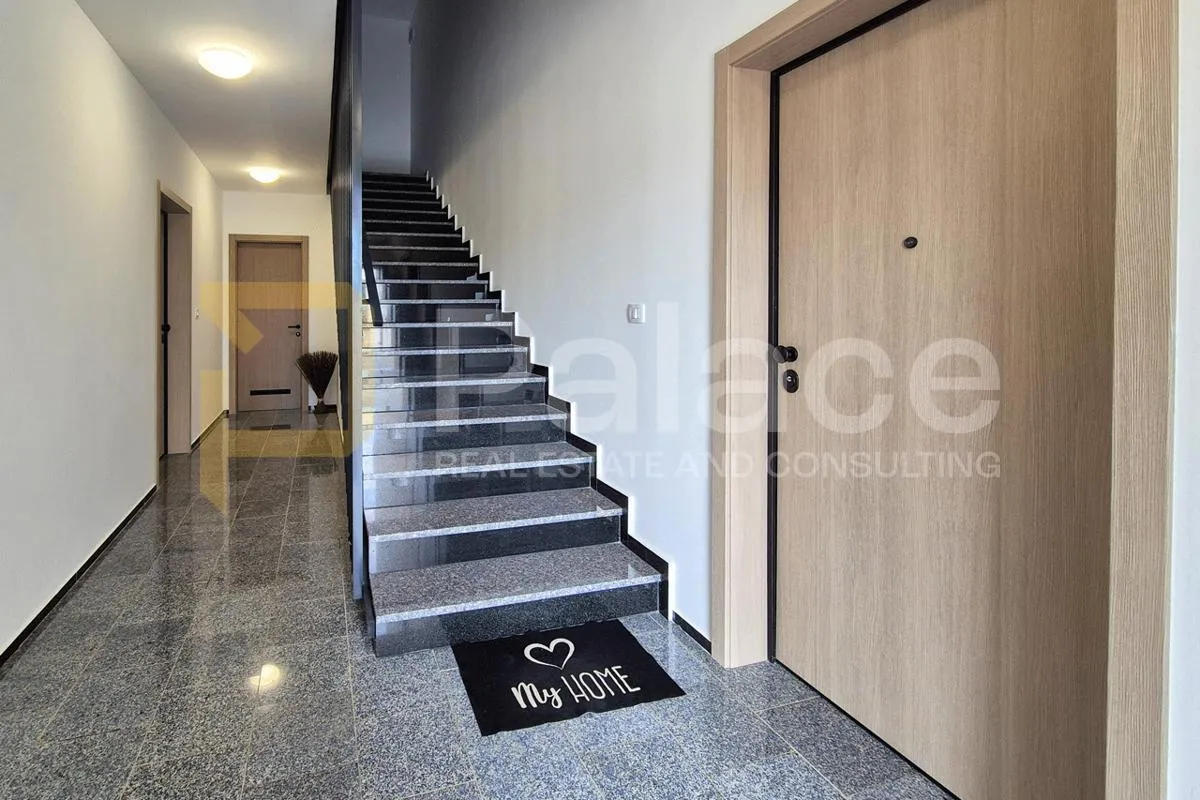 luksuzni penthouse s pogledom na more i garažom u pomeru - slika 9