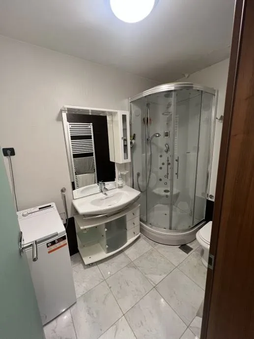 predivna kuća s tri apartmana u centru grada, 150m od mora, opatija - slika 3
