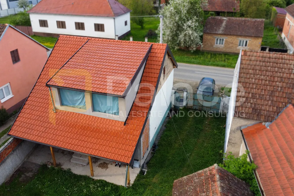 Kuća s potencijalom u blizini grada - Ljupina, Nova Gradiška