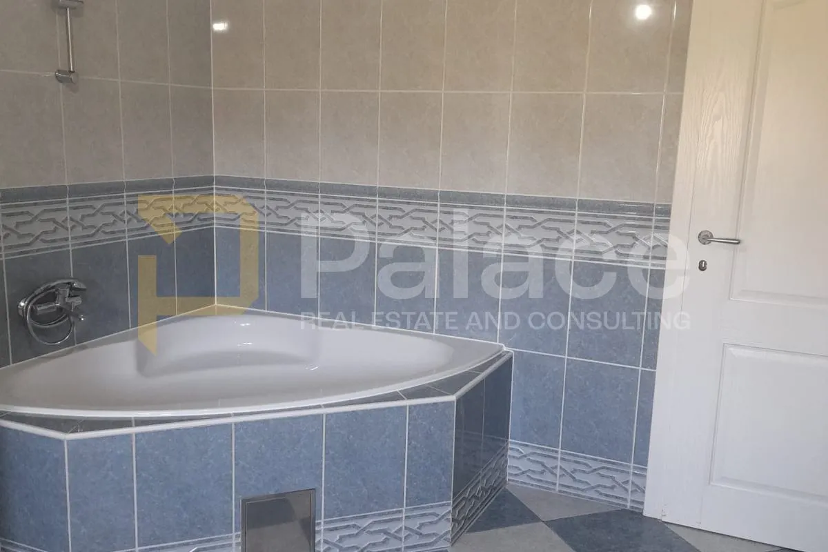 trosobni stan s pogledom na more 148m2 - slika 9
