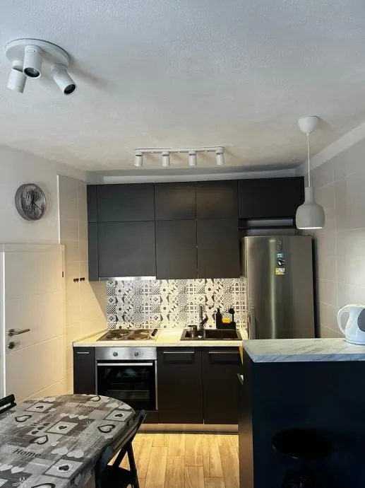 renovirana kuća samo 40m od mora, krvavica - slika 3