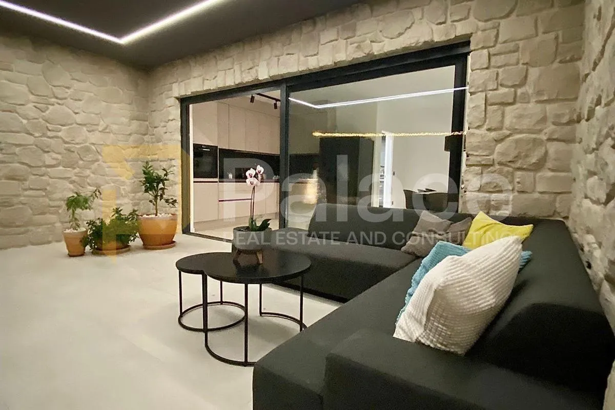 luksuzna vila s bazenom i tri stambene jedinice - pogled na more - slika 5