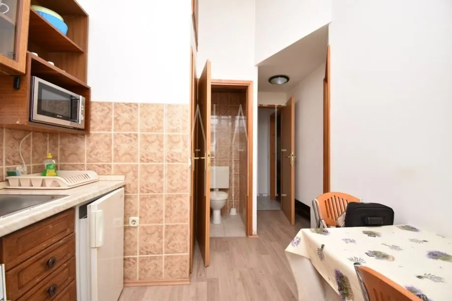 stan na katu kuće s pogledom na more, vodice, 89.00 m2 - slika 6