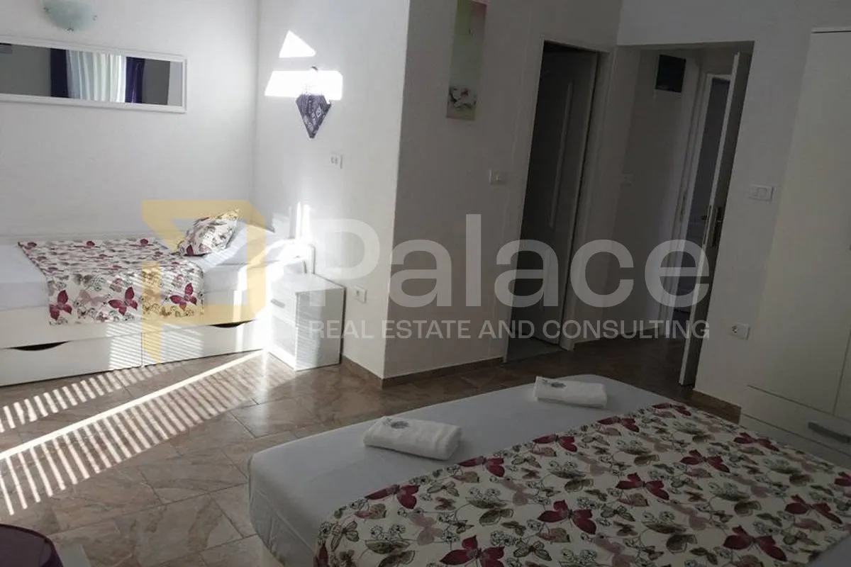 *sniženo* prekrasna kuća s apartmanima, maslinica, šolta - slika 7