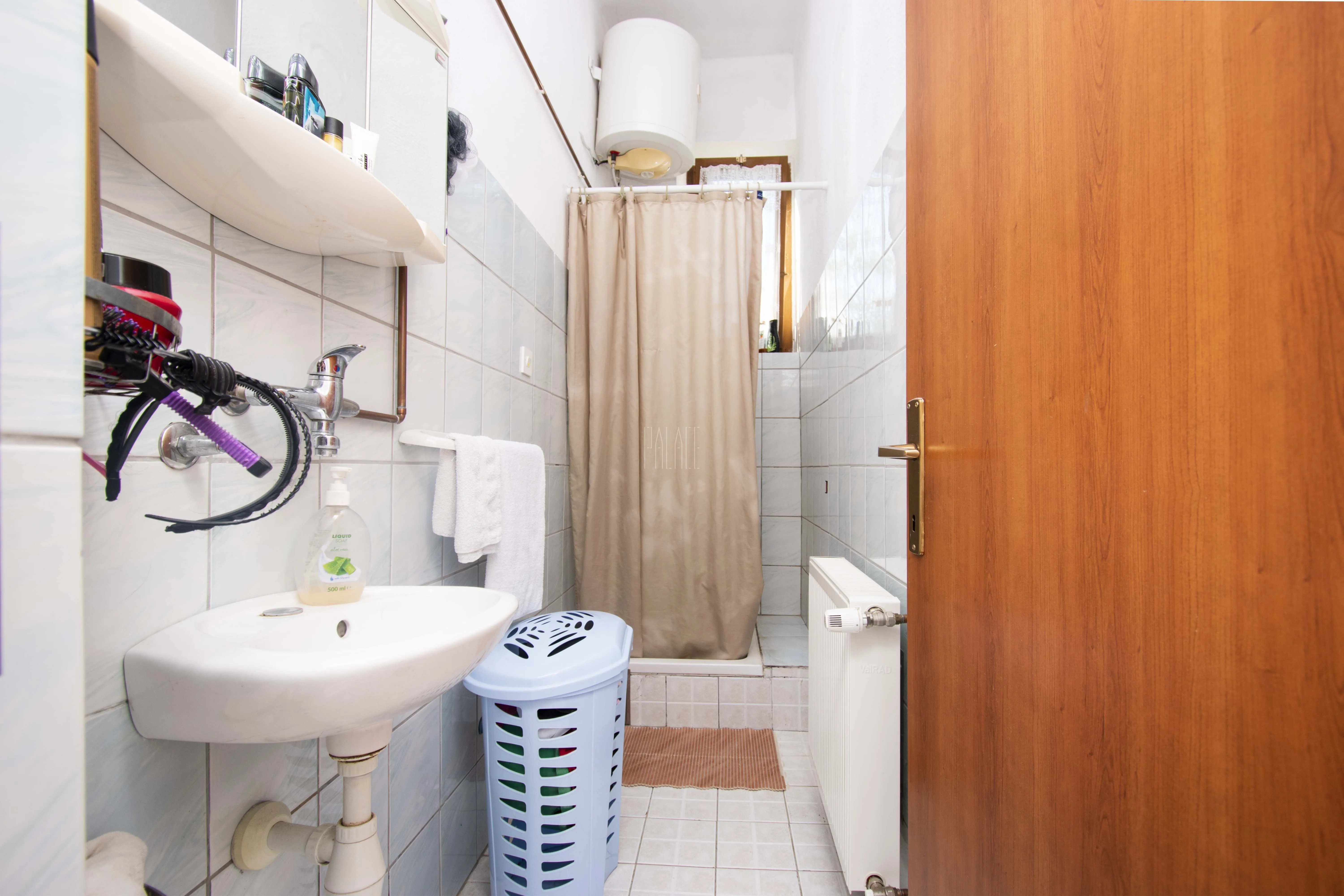 kuća s potkrovljem i okućnicom u zaleđu vodica, 300.00 m2 - slika 18