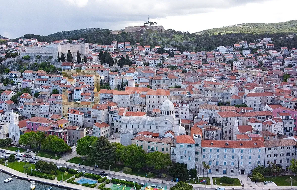 atraktivno poljoprivredno zemljište u šibeniku - slika 1