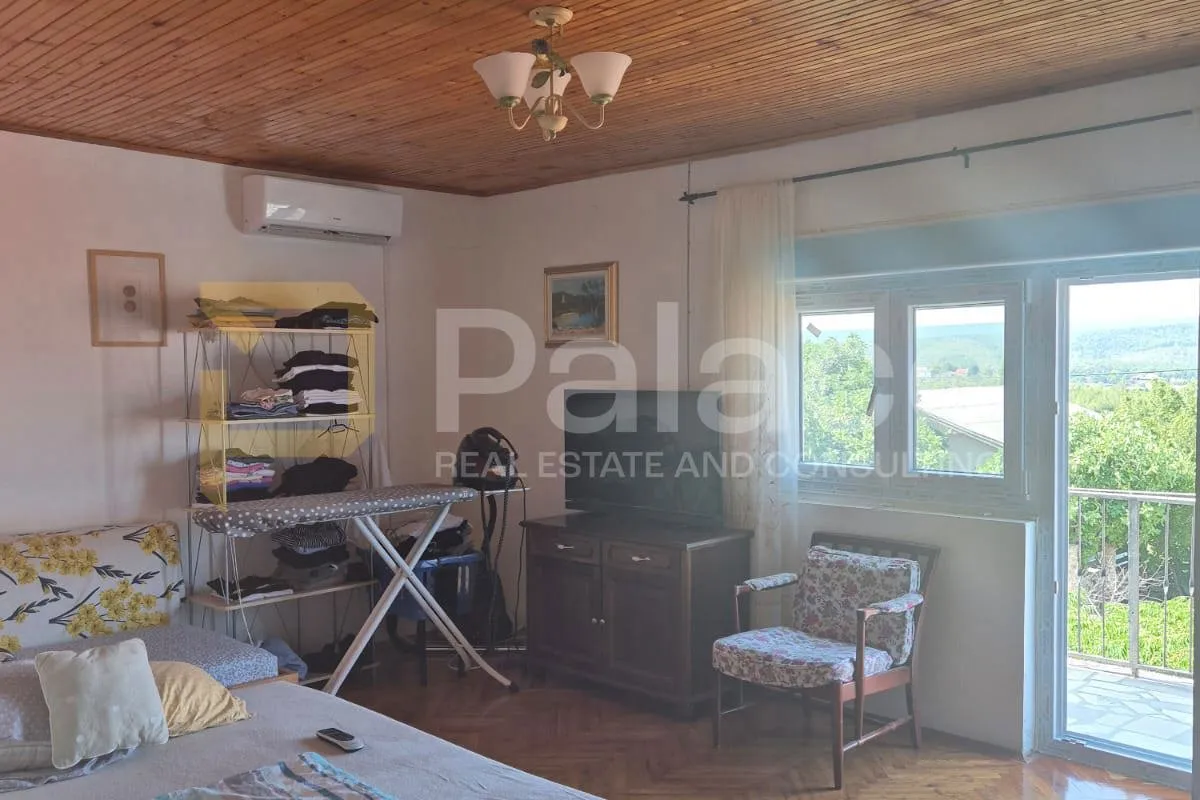 kuća 221 m² na dvije etaže + vrt 154 m² + stan 14 m² - slika 15